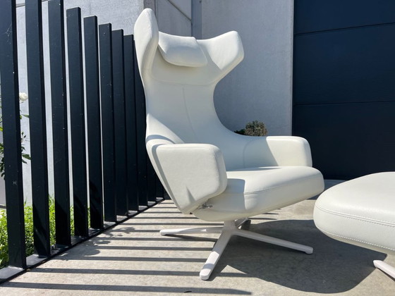Image 1 of Vitra Grand repos met ottoman
