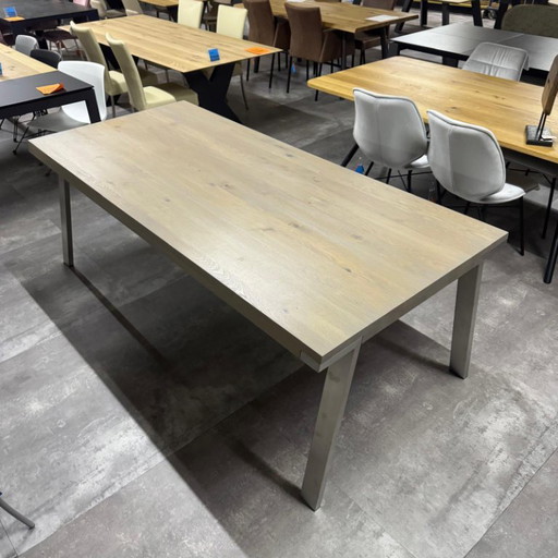 1 table à manger Seven