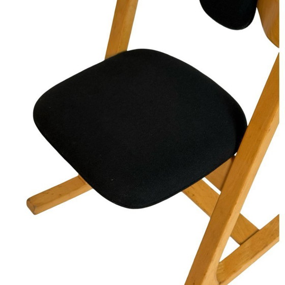 Image 1 of Peter Opsvik - Stokke - Pendulum - Sedia a dondolo dalla forma ergonomica - Rivestimento in tessuto nero e struttura in legno