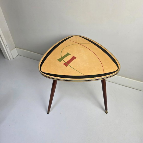Image 1 of Vintage coffee table. Triangular, three-legged "kidney table". Top with funky retro pattern. 1950 / 1960. Mid-century