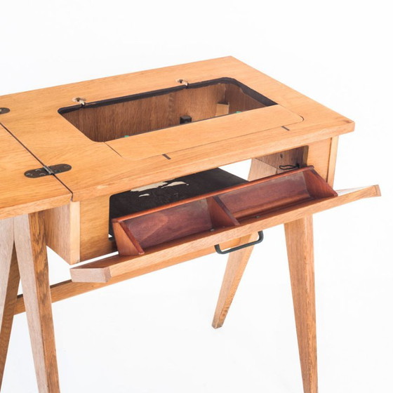 Consolle o tavolino vintage. Gambe oblique in rovere - Francia anni '60 – Console, Wood (photo 6 of 13)