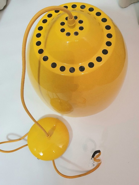 Image 1 of Suspension JAUNE, métal, laque jaune/blanche, années 1990