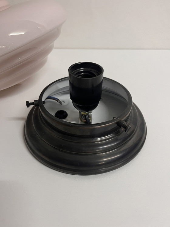 Image 1 of Lámpara de techo Art Déco rosa con pantalla escalonada y aplique de lujo en tonos pastel.