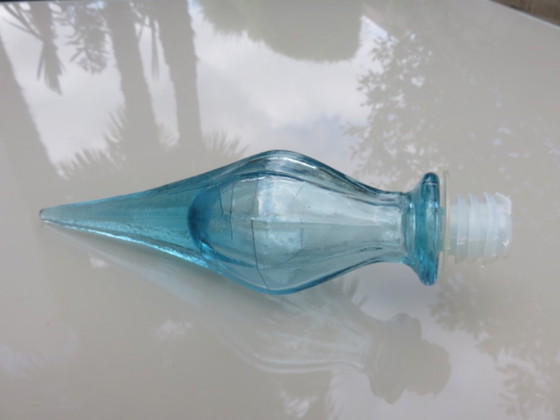 Image 1 of Botella gigante, jarra, Empoli, Italia, vidrio azul con puntas de diamante. Décadas de 1960-1970.