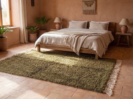 Image 1 of Beni Ouraine vloerkleed van authentieke, natuurlijke groene wol, 150x250 cm