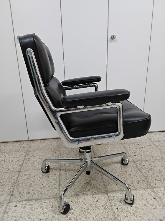 Vitra Eames Lobby Chair ES 104 – Bürostühle, Leather, Aluminium (photo 3 of 12)