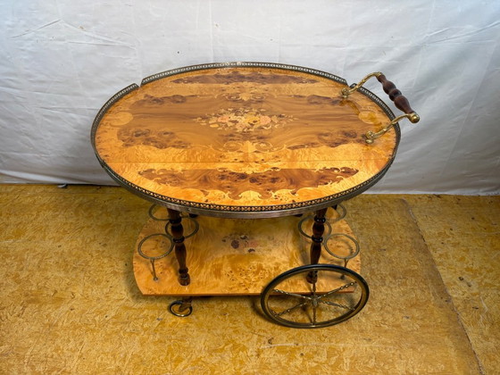 Vintage Italiaanse Sorrento Inleg Walnoot Serveerwagen | Circa jaren 70 | Koperen Details. – Wood (photo 4 of 13)