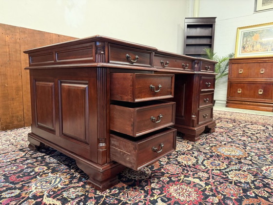 Klassischer englischer Mahagoni Schreibtisch – Leather, Wood (photo 13 of 17)