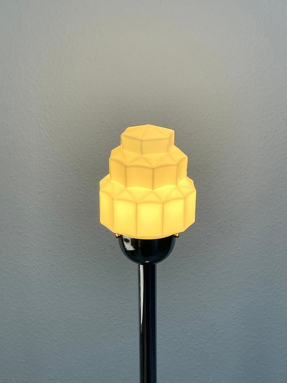 Image 1 of Vintage vloerlamp in art-decostijl, jaren 70, chroom en glas.