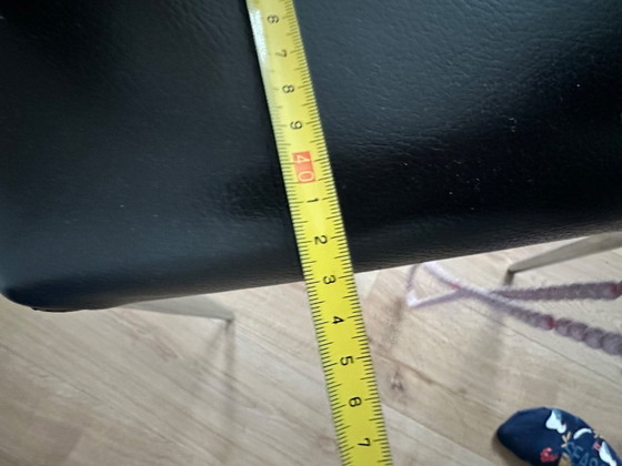 Image 1 of Dining room set - 1 designer glass table by Ronald Schmitt (90x90) and four Jori leather chairs