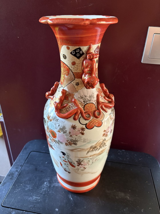 Stunning Japanese Hand-Painted Kutanivase – Porcelain (photo 5 of 10)