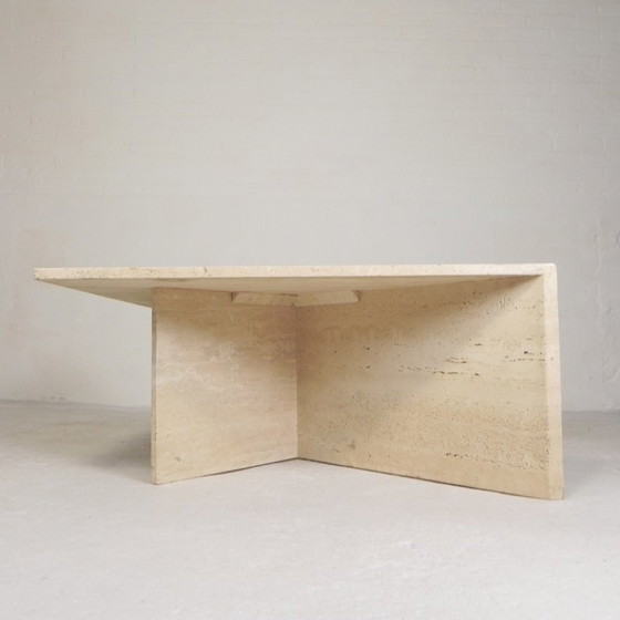 Image 1 of Mid Century travertin salontafel met driehoekig blad, jaren 70