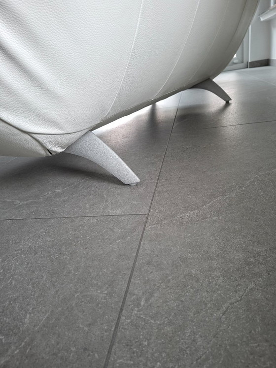 Image 1 of Canapé design 2 places en cuir Rolf Benz, entièrement rénové par des professionnels.
