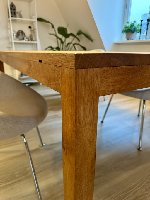 E15 Marlowe Oak Dining Table