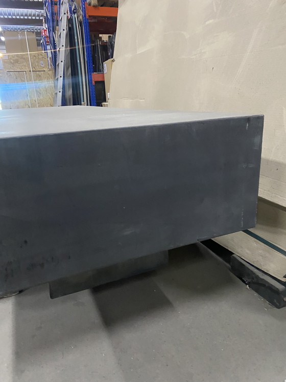 Image 1 of Mesa de centro totalmente revestida de zinc, soldada a mano