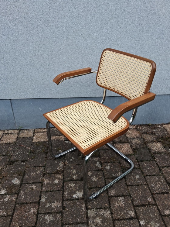 Image 1 of Silla modelo Cesca con reposabrazos
