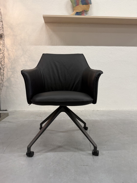 Image 1 of Leolux Mara Twist dining chair black leather