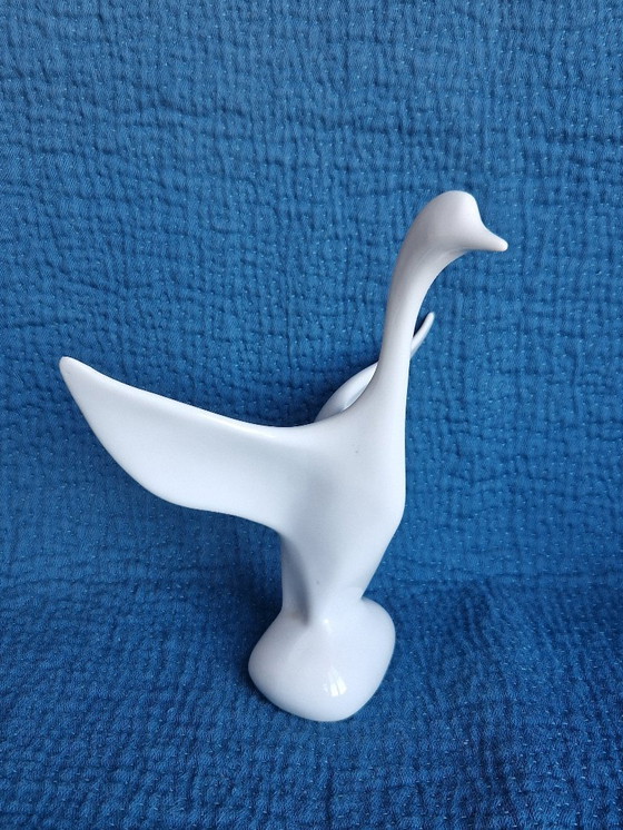 Image 1 of Trois figurines d'oiseaux en porcelaine Hollohaza