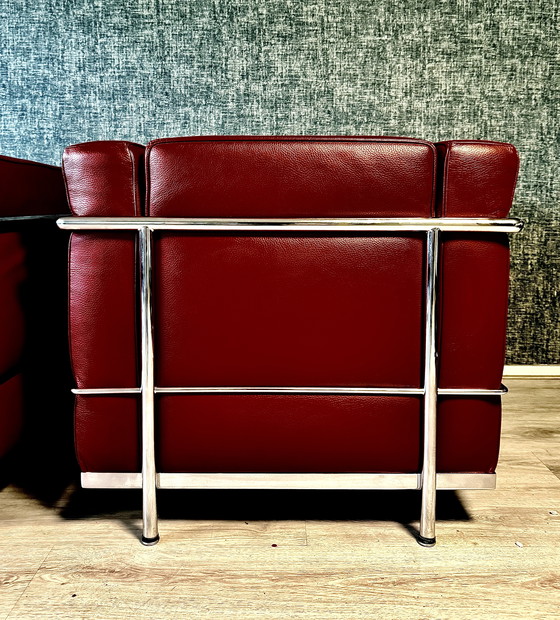 Image 1 of 2 vintage LC2 Le Corbusier stoelen in rood leer, Italië, jaren 80