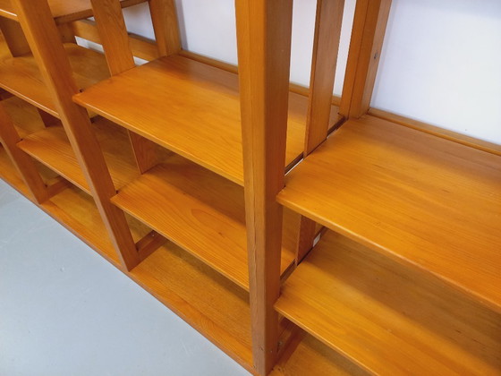 Image 1 of Grote modulaire boekenkast in 6 secties met 30 vintage grenenhouten planken uit de jaren 70 en 80.