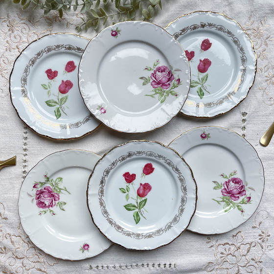 Image 1 of 6 piatti vintage in porcellana bianca e oro + 6 piccoli piatti floreali spaiati