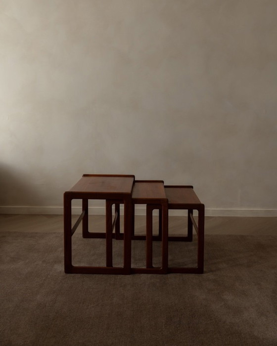 Image 1 of Tables d'appoint / tables gigognes vintage danoises en teck (lot de 3) – Arne Hovmand-Olsen pour Mogens Kold – Danemark, 1960