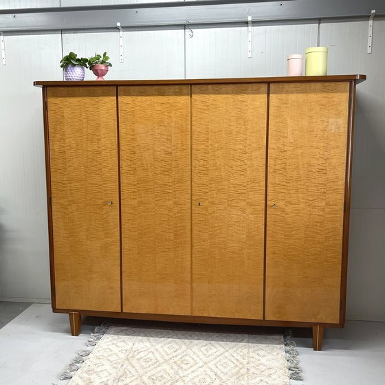 Image 1 of Armadio vintage lucido a 4 ante di metà secolo