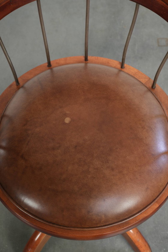 Image 1 of 2x draaibare Schuitema stoel/bijzetstoel/bureaustoel uit de Shaker serie met een cognac kleurige rundleren zitting