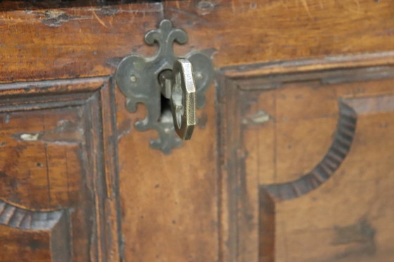 Image 1 of Cassapanca antica in noce massello, Italia XVIII secolo