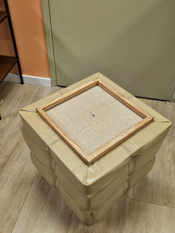 Pouf ottoman vintage avec rangement et repose-pieds, en similicuir beige taupe – Poufs & repose-pieds, Leather (photo 9 of 9)