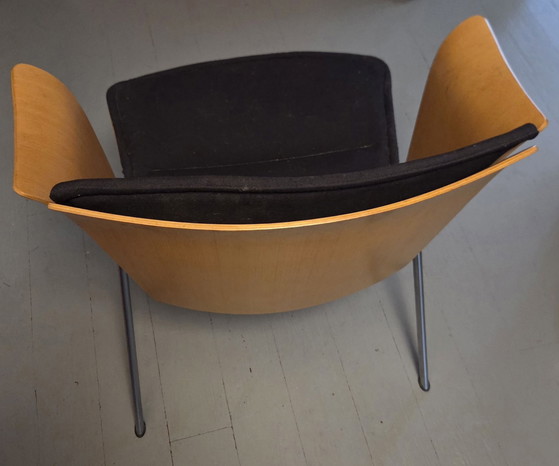 Four chairs by designer Fritz Hansen from Denmark. – Dining chairs, Textile, Wood (photo 3 of 8)