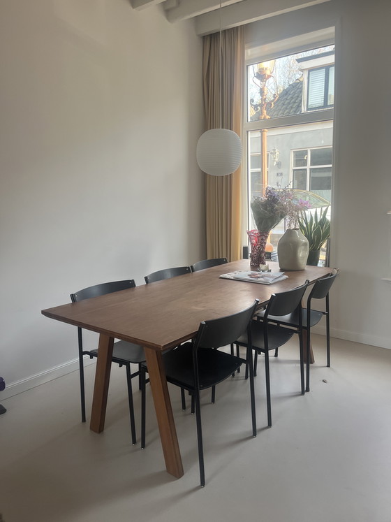 Image 1 of 6 chaises vintage noires en métal et bois