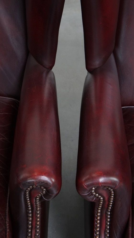 Image 1 of 2x Bordeauxrode rundleren oorfauteuils in Engelse stijl