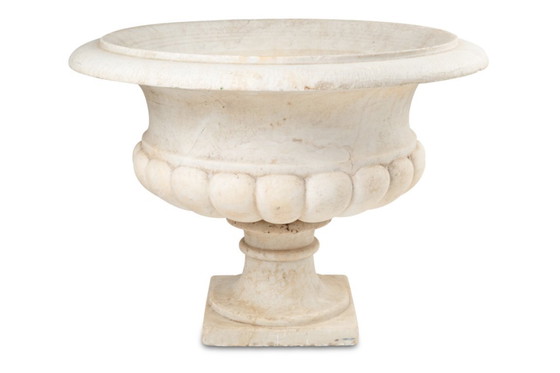 Image 1 of Vaso mediceo con corpo gaudronnée e collo svasato in marmo. 1880 circa