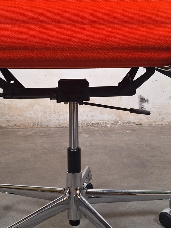 Image 1 of Vitra EA 119 fleischfarbenes Orange auf Rollen