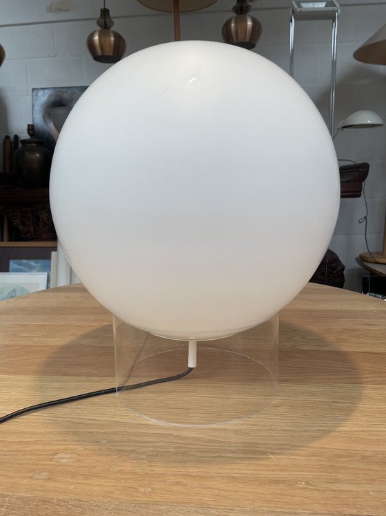 Image 1 of Große opalglasierte Tischlampe