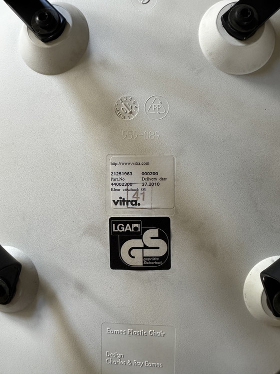 Image 1 of 6 x Vitra Eames DSW wit