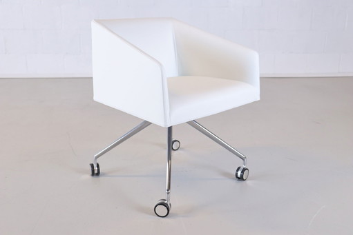Arper Saari Designstuhl aus weißem Leder
