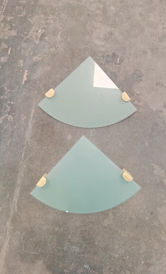 Image 1 of 2 étagères d'angle en verre vintage pour salle de bain