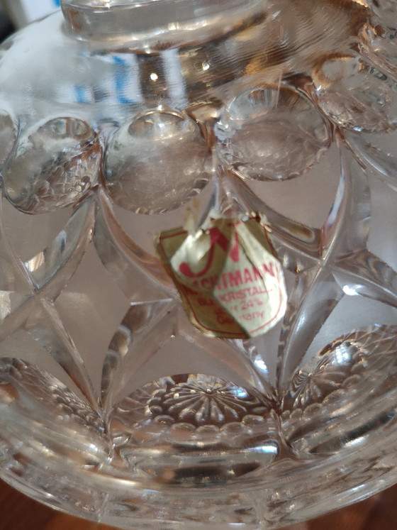 Image 1 of Le porte-bonbons en cristal au plomb est produit par la marque allemande Nachtmann.