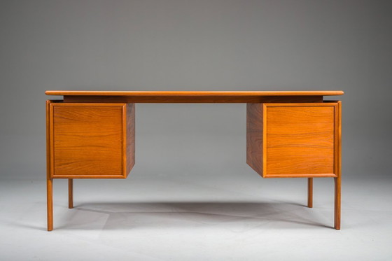 Image 1 of  Mid Century Modern Freistehender Teakholz-Schreibtisch von GV Møbler, 1960er Jahre