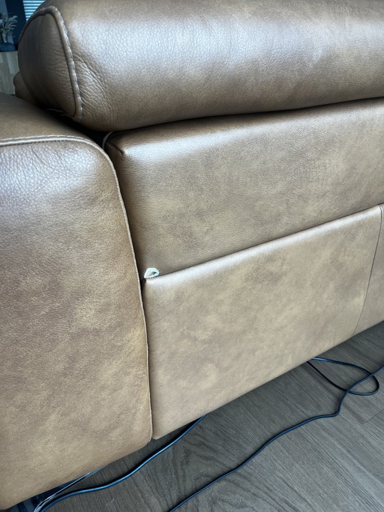 Canapé en cuir Natuzzi couleur cognac - Fauteuil inclinable à réglage électronique – Leather, Metal (photo 9 of 10)