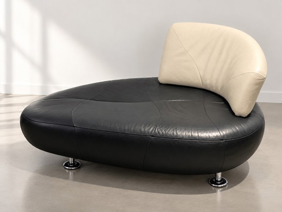 Leolux Kikko chaise longue, black/cream leather, Hugo de Ruiter, Multi Color (photo 4 of 5)
