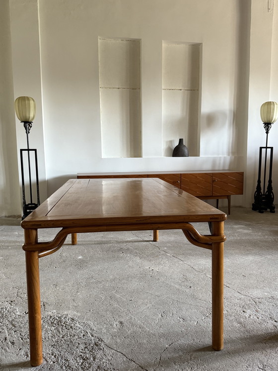 Image 1 of TAVOLO DA PRANZO IN CINA E 8 SEDIE IN LEGNO MASSELLO, ANNI '60