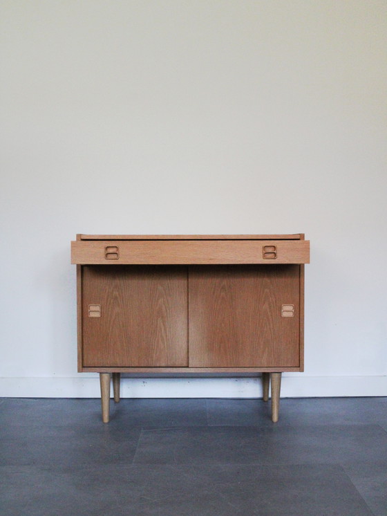 Vintage Danish sliding door wardrobe with drawer in oak – Sideboard, Wood (photo 4 of 10)