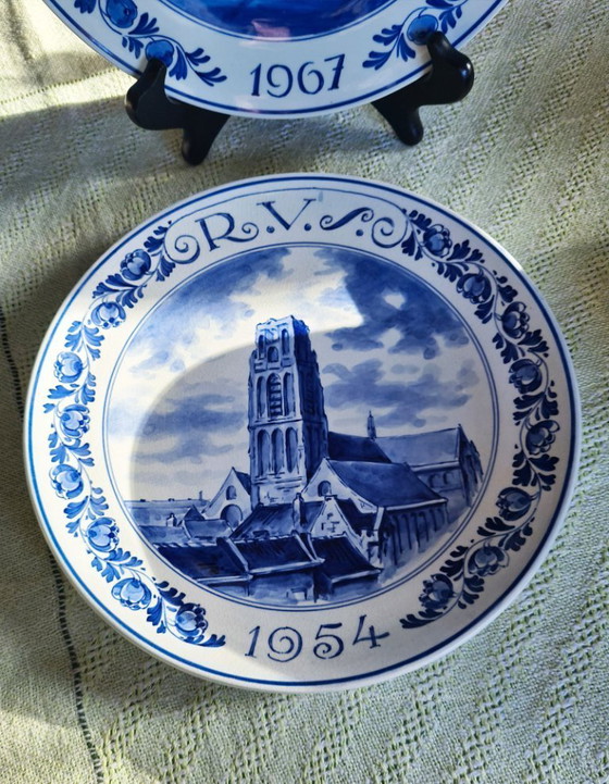 Image 1 of Authentiek Koninklijk Delft  blauwe borden - De Porceleyne Fles - RVS verzekeringen herdenking. 
