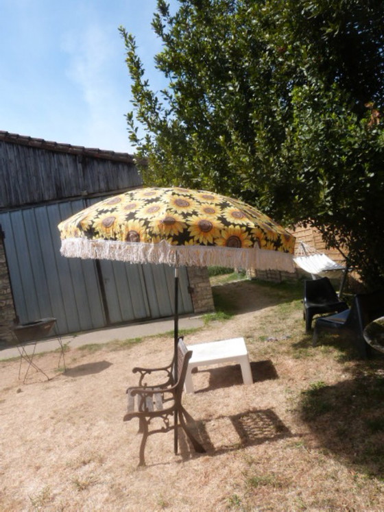 Image 1 of Vintage kantelbare parasol met franjes en zonnebloemmotief - jaren 70/80 - Sauvagnat, gemaakt in Frankrijk
