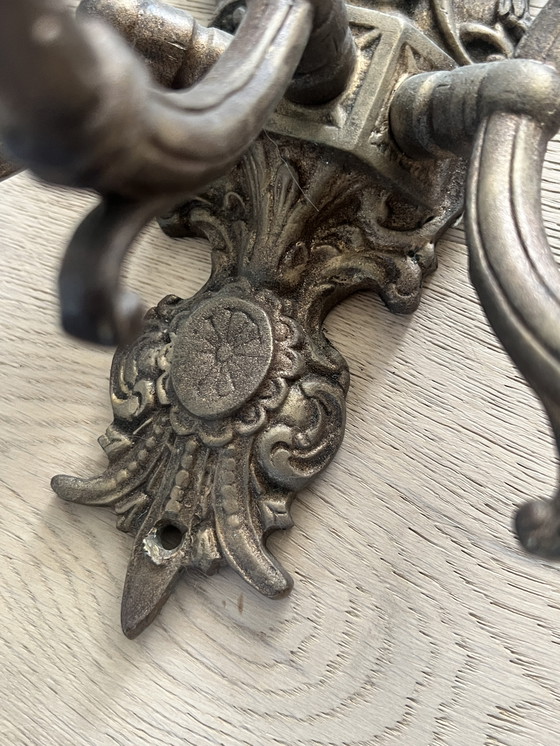 Image 1 of Antiche lampade da parete in bronzo in stile rococò francese - Coppia