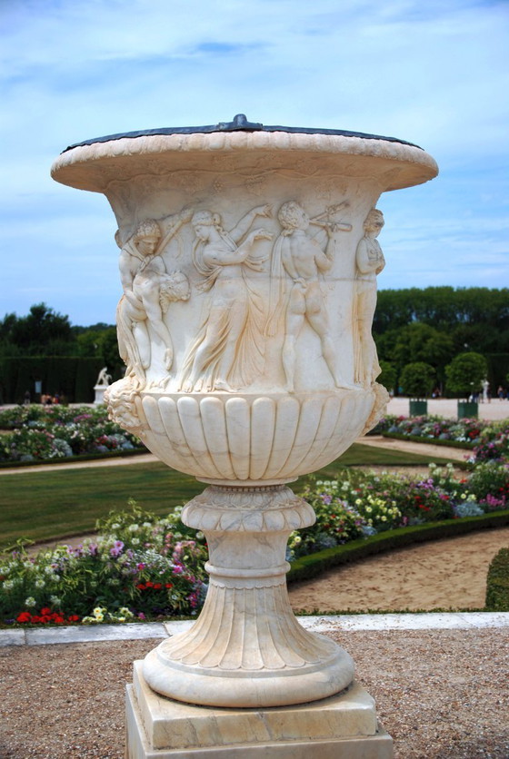 Image 1 of Afgietsel van Borghese_Laviron vaas Versailles ca 1925
