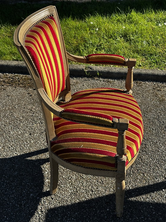 Image 1 of Louis XVI cabrioletfauteuil - Gepatineerd hout en gestreept fluweel